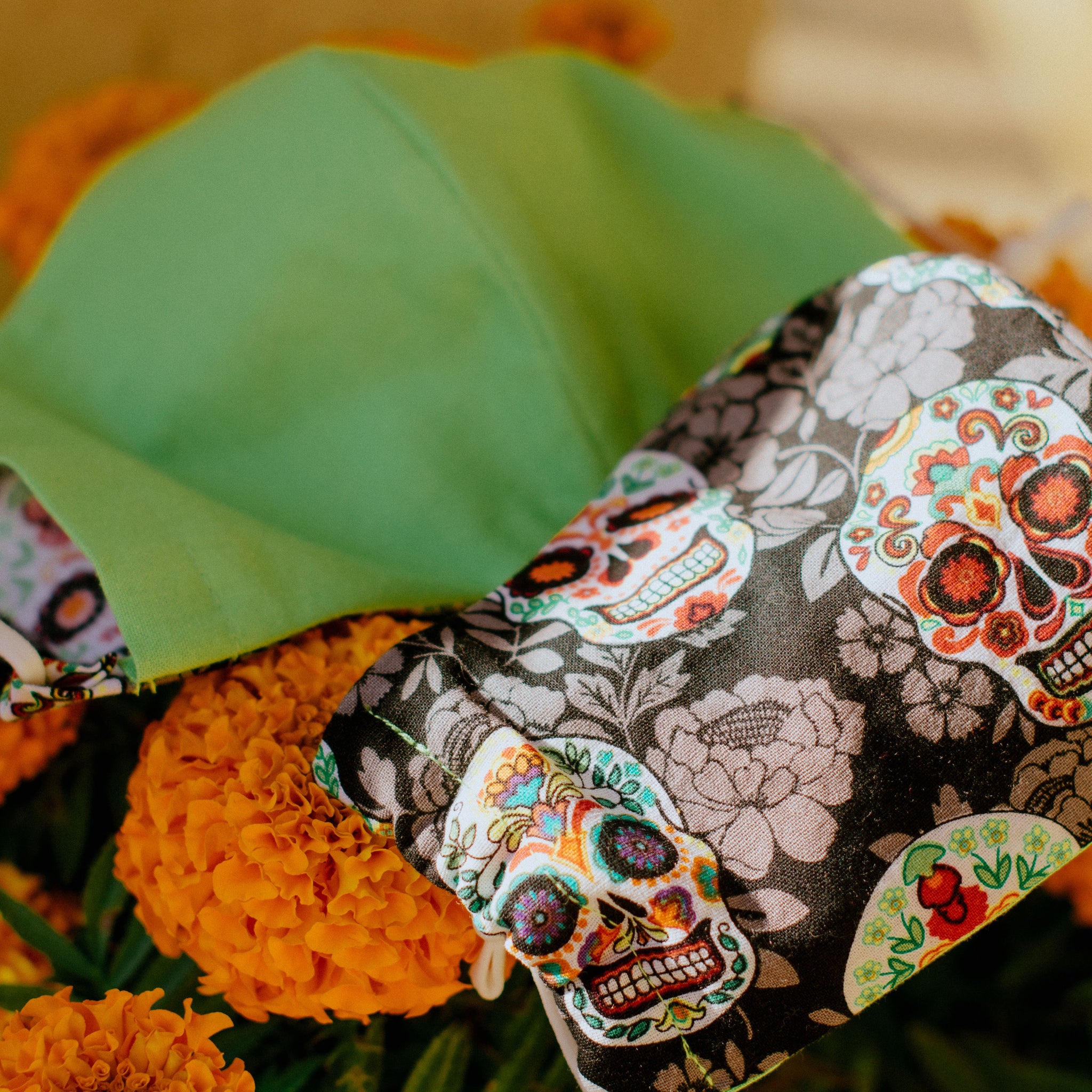 SUGAR SKULL FABRIC MASK WITH FILTER-POCKET AND ADJUSTABLE ELASTIC TIES